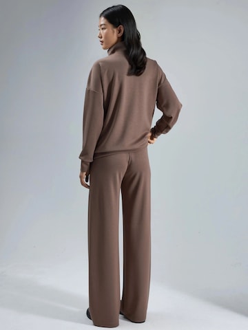 Hiccup Sweat suit in Brown