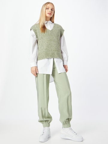 Loosefit Pantaloni 'Silji' di Moves in verde