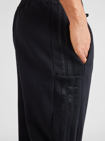 ADIDAS SPORTSWEAR Tapered Παντελόνι φόρμας 'Essentials' σε μαύρο