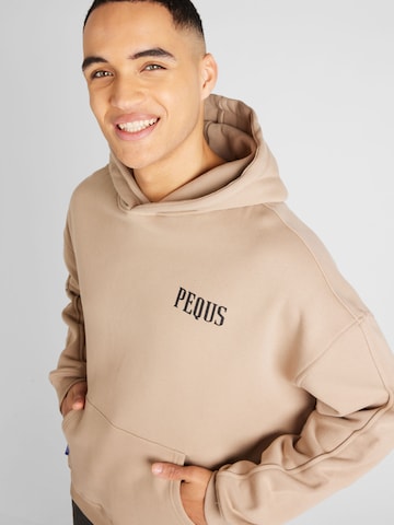 Pequs Sweatshirt in Brown