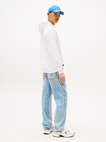 Tommy Jeans Свитшот в Белый