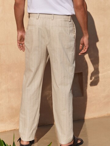 Loosefit Pantaloni con pieghe di Next in beige