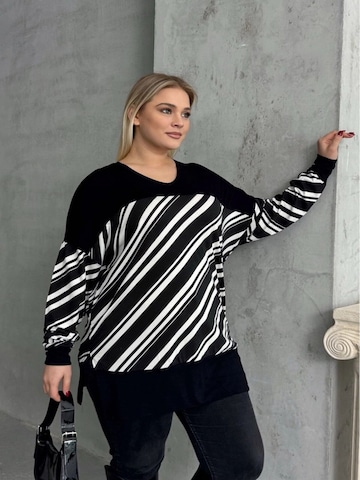 Stil Diva Blouse in Black: front