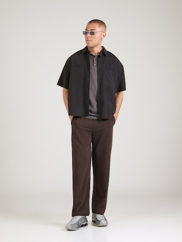 T-Shirt 'Robin' ABOUT YOU en marron