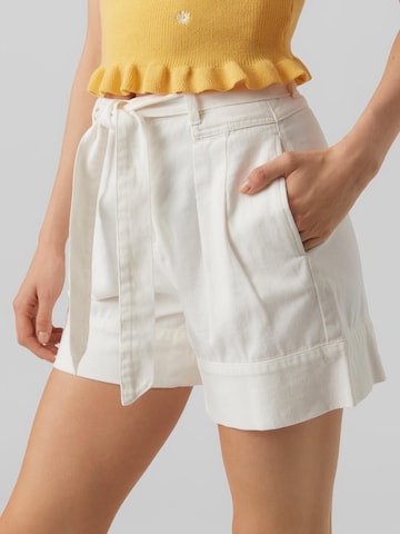 VERO MODA Loosefit Shorts 'EVELYN' in Weiß
