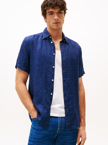 Coupe regular Chemise TOMMY HILFIGER en bleu : devant