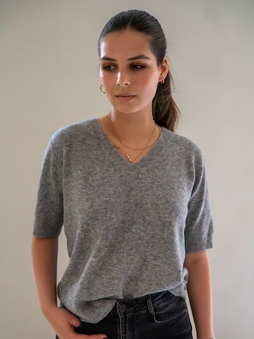 WEARABLE STORIES Trui 'Rune' in Grijs: voorkant