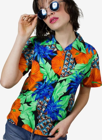 Camicia da donna 'Pineapple Hibiscus Black Line' di King Kameha in verde: frontale
