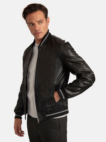 Williot Between-Season Jacket in Black