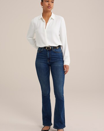 WE Fashion Flared Jeans i blå