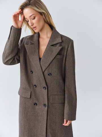 Cappotto di mezza stagione di MB by Marta Buzolic in marrone