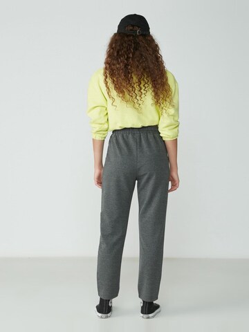 C&City Tapered Hose in Schwarz