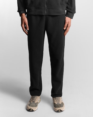 Regular Pantalon Lyle & Scott en noir : devant