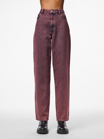 PIECES Loosefit Jeans 'PCDria' in Rot: Vorderseite