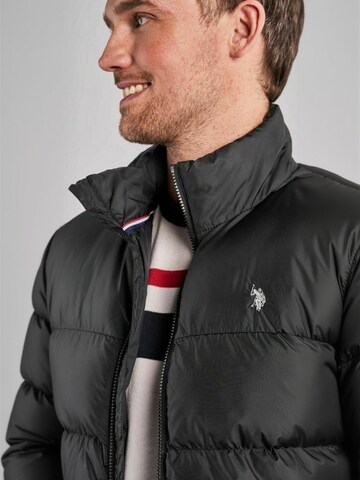 U.S. POLO ASSN. Zimní bunda 'UMHenrik' – černá