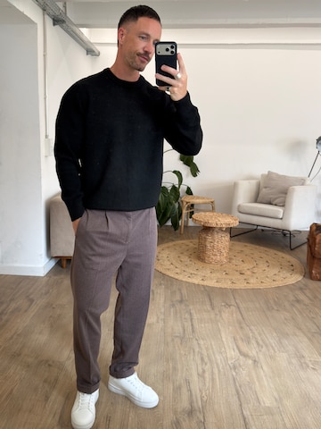 DAN FOX APPAREL Regular Pleat-front trousers 'Charlie' in Brown