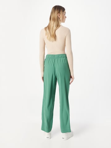 SOAKED IN LUXURY Zwężany krój Spodnie 'Shirley' w kolorze zielony