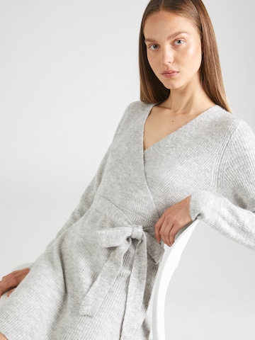 Robes en maille 'ELLEN' PIECES en gris