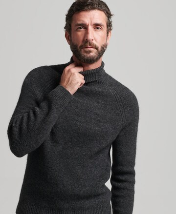 Superdry Sweater in Black: front