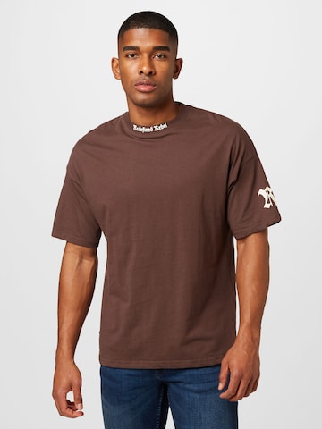 Redefined Rebel Koszulka 'Otis' w kolorze brązowy: przód