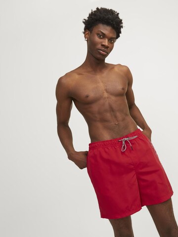 Pantaloncini da bagno 'JPSTFIJI' di JACK & JONES in rosso