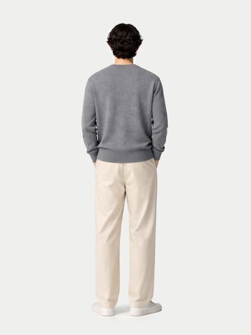 GOBI Cashmere Pullover 'Men's Essential Cashmere V-Neck Sweater'‌‌‌‌‌‌ in Grau