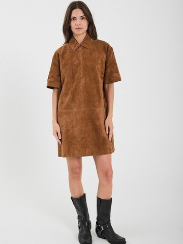 NORR Šaty ' Kamilla ' – hnědá: přední strana