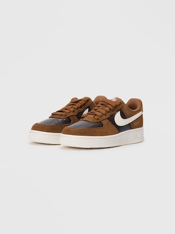 Nike Sportswear Nizke superge 'AIR FORCE 1 '07'' | rjava barva: sprednja stran