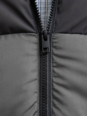 Geacă de iarnă 'JJMAZE' de la JACK & JONES pe gri