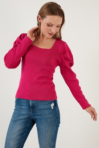 Pullover di LELA in rosa: frontale