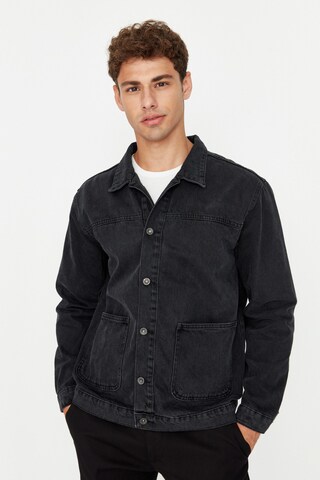 Trendyol - Chaqueta de entretiempo en gris: frente