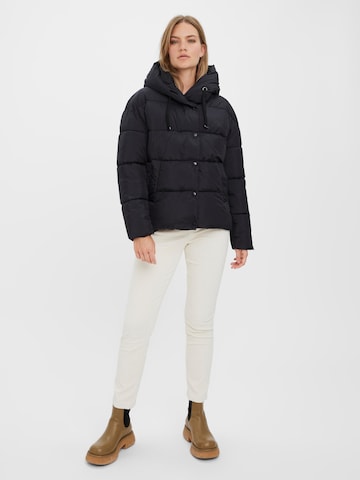 VERO MODA Winter Jacket 'Gemma Holly' in Black