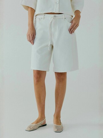 Regular Pantalon ' Kenzina ' NORR en blanc : devant