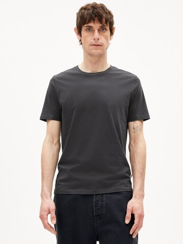 ARMEDANGELS Regular Fit T-Shirt 'JAAMES' in Grau: Vorderseite