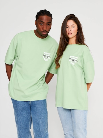 T-Shirt Multiply Apparel en vert : devant