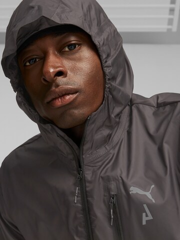 PUMA Sportjacke in Schwarz