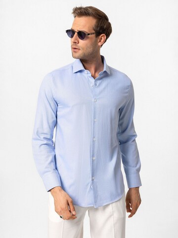 Coupe regular Chemise Antioch en bleu : devant