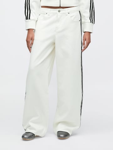 ADIDAS ORIGINALS Wide Leg Jeans 'FIREBIRD' in Weiß: Vorderseite