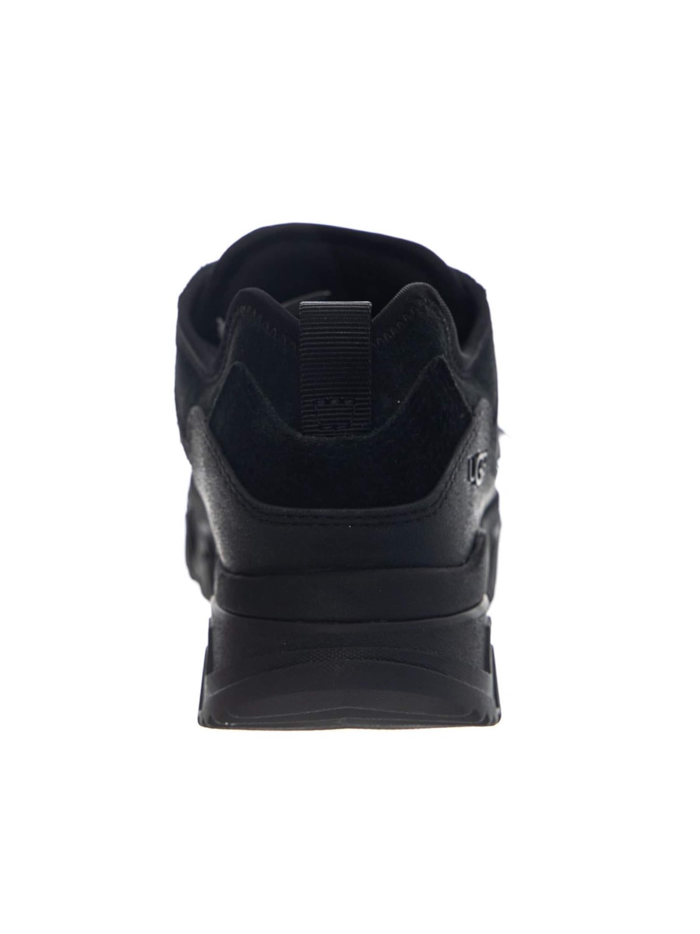 UGG Sporty snøresko 'M CAPTRAIL LOW BLACK' i sort