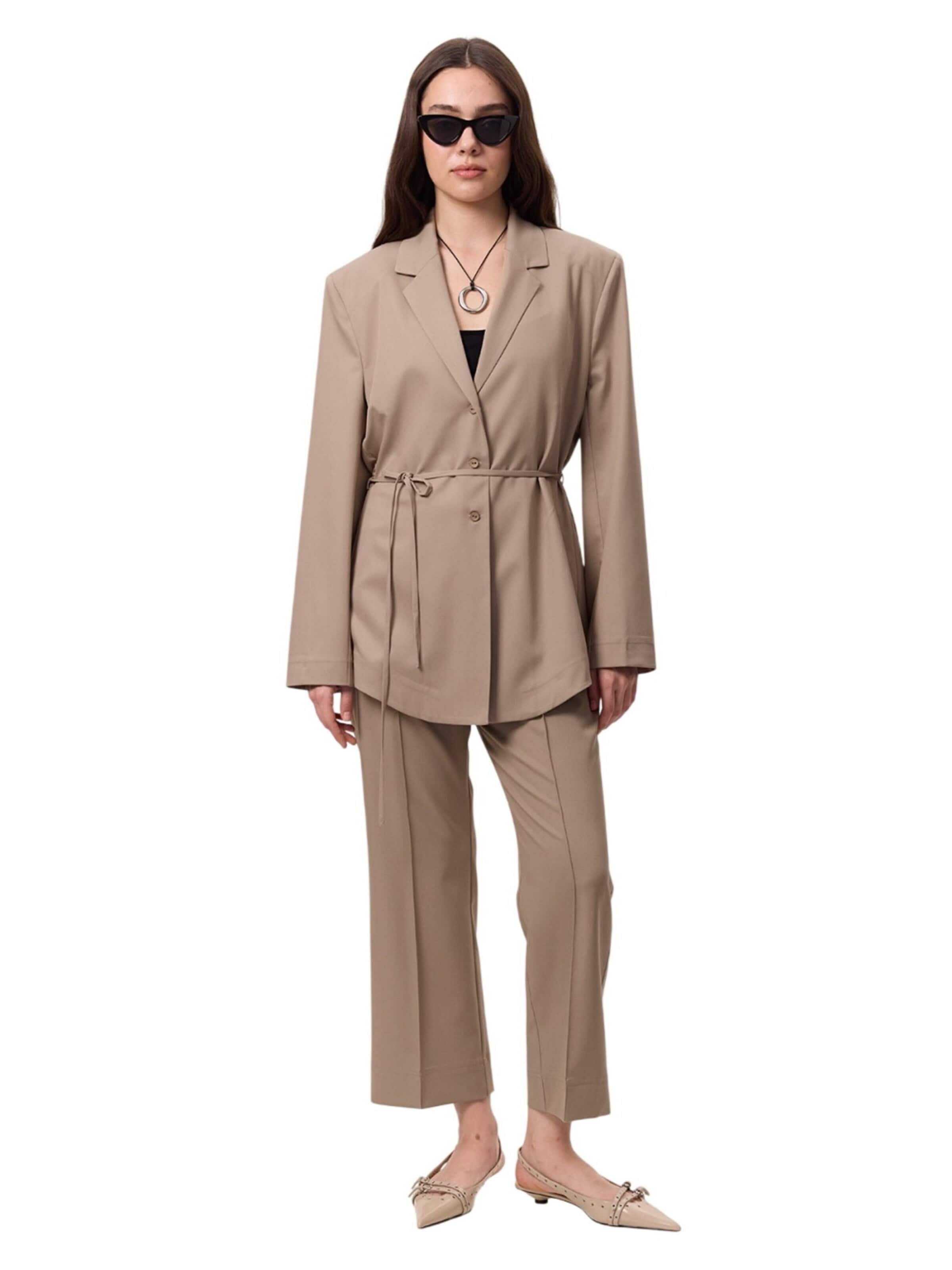 MANUKA Regular Trousers in Beige