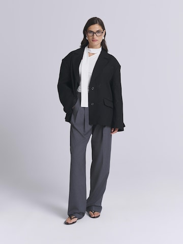 AEMMI Blazer in Black