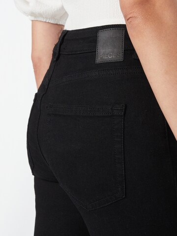 PIECES - Skinny Calças de ganga 'Delly' em preto