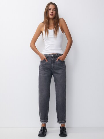 Pull&Bear Tapered Jeans i grå