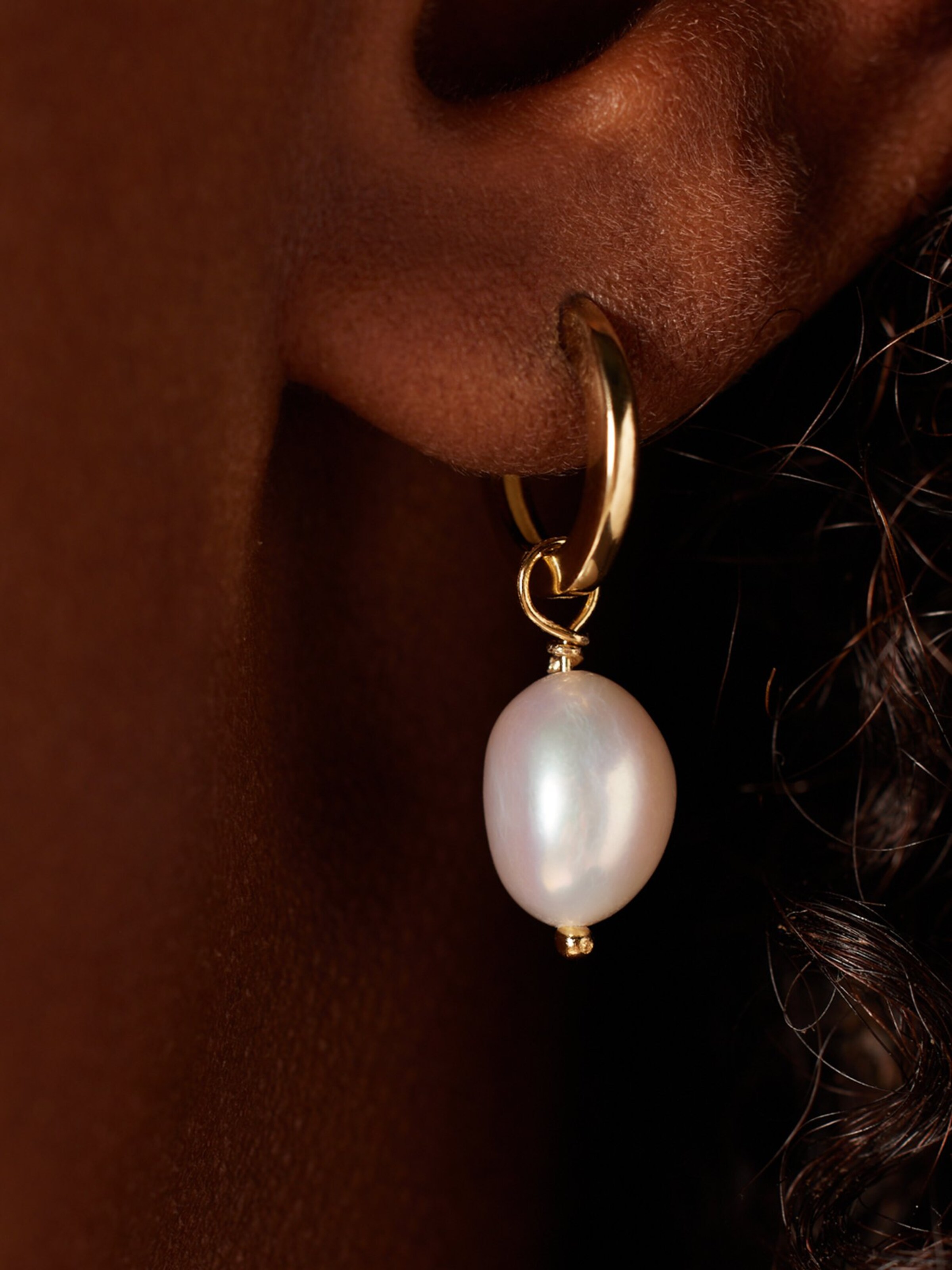 Lucardi Earrings in Gold: front