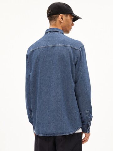ARMEDANGELS Comfort fit Overhemd ' BAASO ' in Blauw
