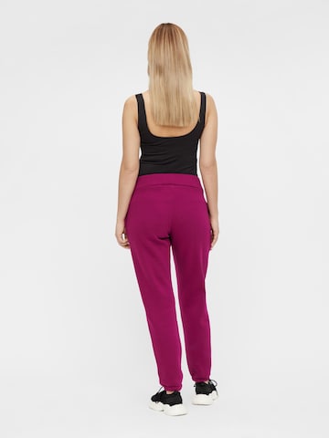 Slimfit Pantaloni 'Nille' di MAMALICIOUS in rosso