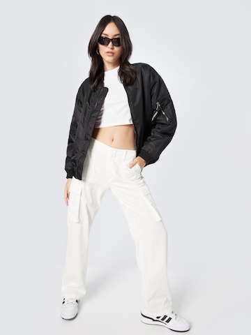 Regular Pantalon cargo Gina Tricot en blanc