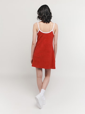 UNFOLLOWED x ABOUT YOU - Vestido 'RETRO BELLA' en rojo: atrás