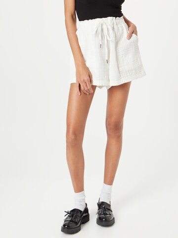 GAP Regular Trousers in White: front