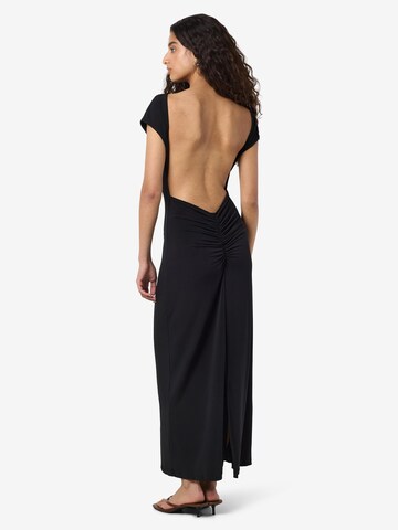 Noisy may - Vestido en negro